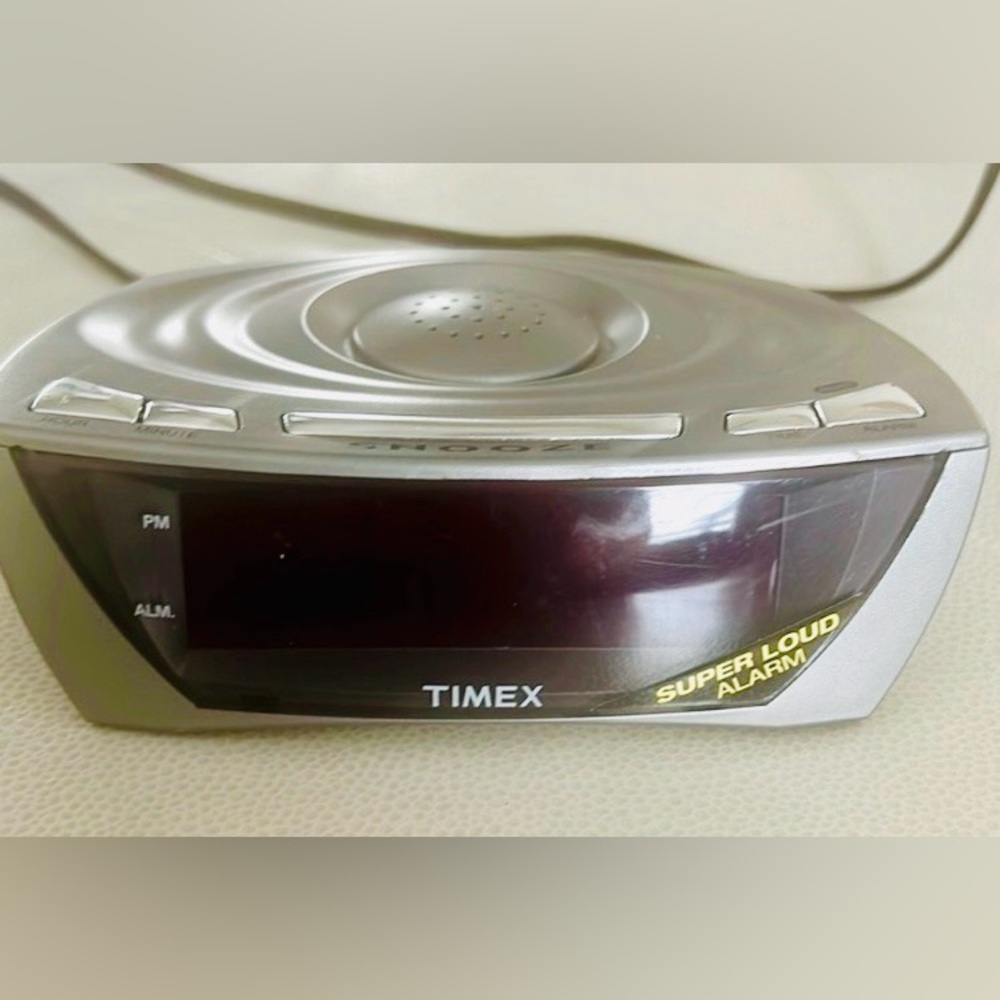 Timex Travel Alarm Clock Radio Digital LED Vintage Battery Operated Electric